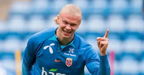 Erling Haaland transfer has Kevin de Bruyne salivating as Man City warning is issued