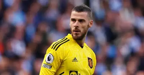 Man Utd castaway David de Gea in talks with new Spanish club – but transfer incredibly moved to back burner