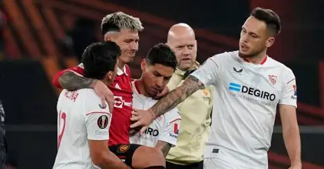 Ten Hag learns severity of Lisandro Martinez, Raphael Varane injuries as Man Utd release statement amid double scare